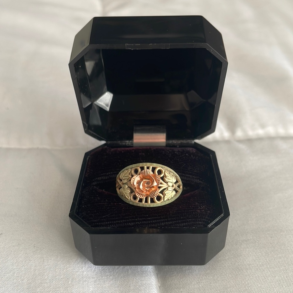 1999 Size 10 Black Hills Gold 10K Ring